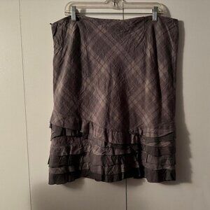 DKNY grey and white plaid skirt with layered bottom great peice in great shape